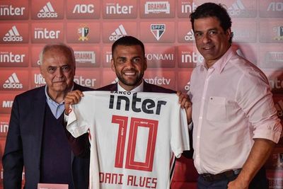 São Paulo presentó a Dani Alves