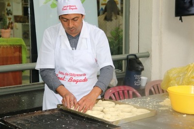SENATUR realiza exposición y venta de chipa en conmemoración al Día Nacional