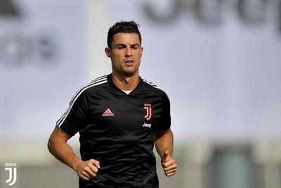CR7, con molestias musculares