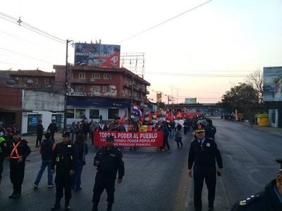 Exigen salida inmediata de “vendepatrias”