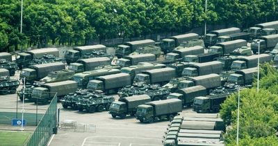 Fuerzas chinas cerca de Hong Kong, y EE.UU. pide calma
