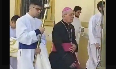 Polémica tras detención de escrachadores: “Escupió o intentó escupir al representante de Dios”
