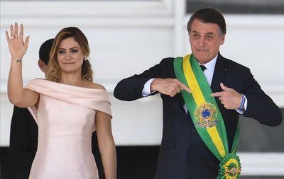 Bolsonaro afirma que Michelle está devastada luego de las revelaciones sobre la abuela