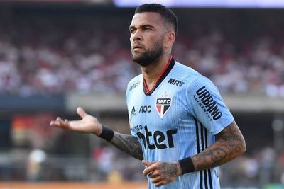 Dani Alves le da la victoria al Sao Paulo