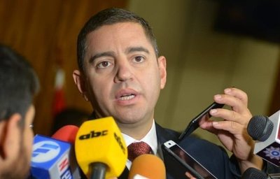 Alliana: “Hay tres senadores que no deben seguir ocupando bancas en el Senado”