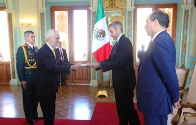 Nuevos embajadores presentan cartas credenciales al Jefe de Estado