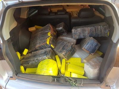 Traficantes de marihuana abandonan carga tras persecución policial