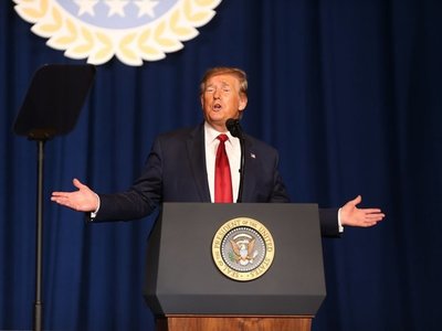 Trump quiere acabar con derecho a ciudadanía por nacimiento