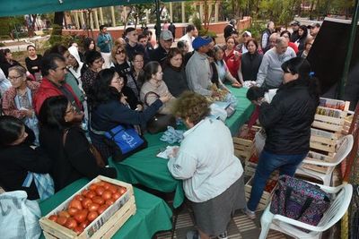 Éxito rotundo en feria del tomate en Asunción