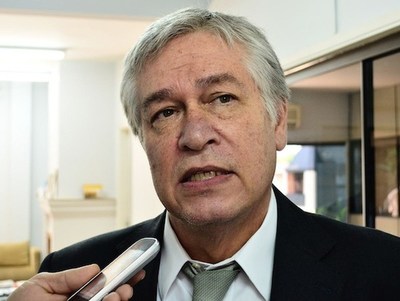 Cumbre de poderes para ahorrar y en los hechos inflan US$ 2.600 millones más: la economía empeora, alertan