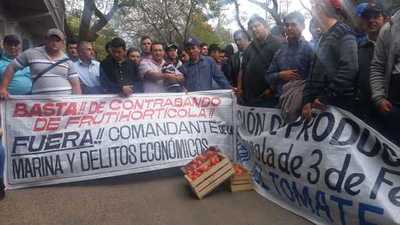 Tomateros exigen destitución del comandante de la Armada