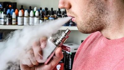 La “salsa” del e-cigarrillo, posible clave de lesiones por vapeo en EE.UU