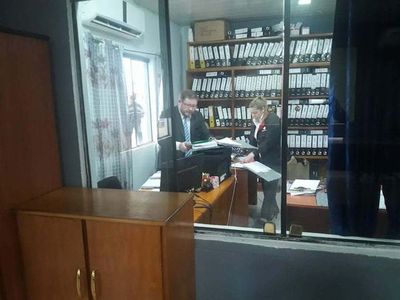 Allanan Municipalidad de Capiibary tras denuncia