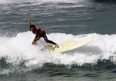 El surf, un deporte en expansión que mueve 400 millones anuales en Portugal