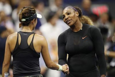 Serena Williams arrolla a Wang y pasa a semifinales