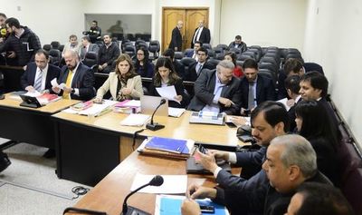 Caso audios: esta noche se sabrá si se eleva a juicio oral y público