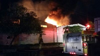 Una fábrica de Capiatá se incendió esta madrugada