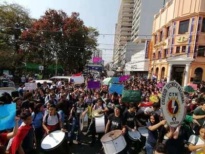 Secundarios cerrarán avenidas y rutas, en reclamo al aumento del presupuesto para educación