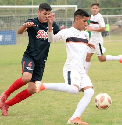 Sub 18: Libertad lidera solitariamente