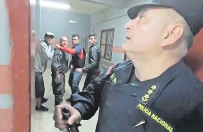 Miembros del PCC señorean en las cárceles, pero para Abdo están “incómodos”