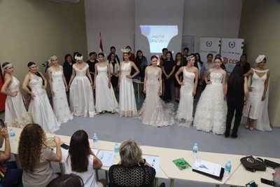 Artesanas expusieron sus productos textiles y confecciones