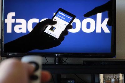 Facebook prohíbe imágenes de contenido suicida