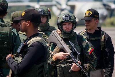 Venezuela inicia ejercicio militar al desplegar tropa en límites con Colombia