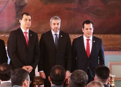 Abdo Benítez toma juramento a nuevos ministros de Agricultura y de Justicia