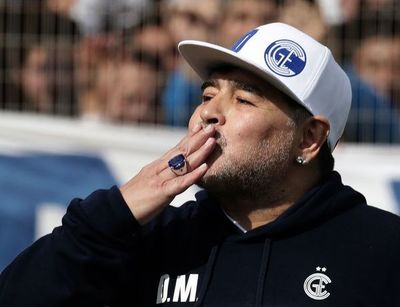 Maradona debuta al frente de Gimnasia y Esgrima La Plata