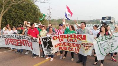 Cierran ruta en reclamo de equiparación salarial en Paraguarí