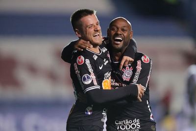 Corinthians recibe a Independiente en la primera semifinal