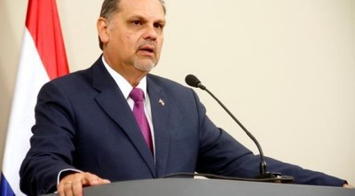 Ministro pide sanciones más duras para quienes provocan incendios