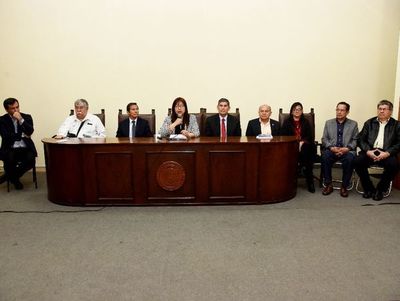 Autoridades de la UNA renuncian a aumentos