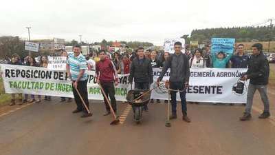 Alumnos y docentes se campamentarán en frente de Hacienda en Ciudad del Este