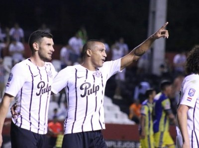 Libertad también ganó y se mantiene al acecho