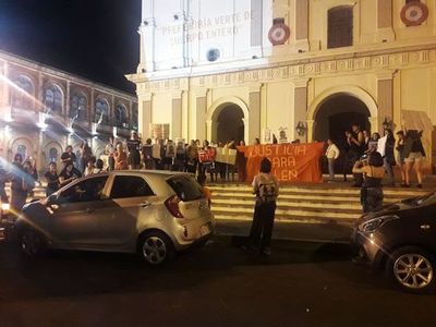 Tupão Catedral ha UCA rovái ojerúre hikuái tekove aty toho Kriskovich