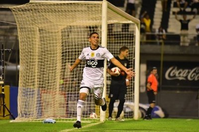 Olimpia triunfa y sigue firme al frente