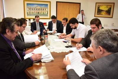 Ignoran promesa de Alliana y no incluyen pérdida de investidura de 3 diputados