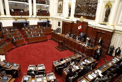 Disuelto Congreso peruano reacciona: Ahora hay dos presidentes