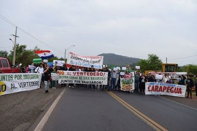 Cierran ruta PY01 en Yaguarón en repudio del futuro vertedero