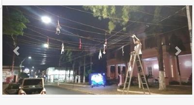 Villarrica amaneció con gran cantidad de sostenes colgados