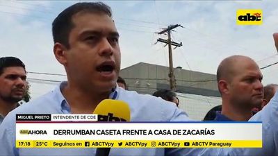 Derrumban caseta frente a casa de Zacarías