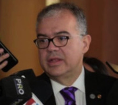 Ullón habría dejado su cargo de asesor presidencial