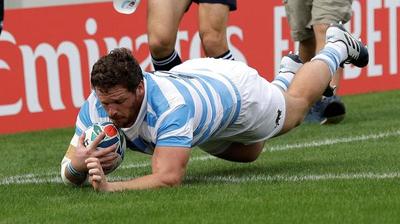 Argentina se mide con Inglaterra, en un partido clave para pasar a cuartos