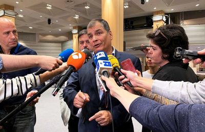 Correa pide a Moreno elecciones, en las que se presentaría como candidato