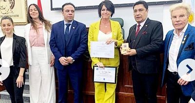 Sumario por homenaje a una exvedette argentina