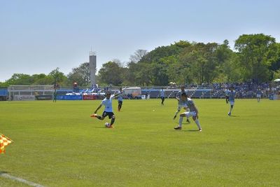 Guaireña gana al “12” y apunta al ascenso