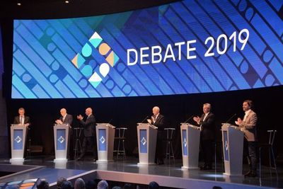 Crisis y política exterior marcan primer debate para los comicios argentinos