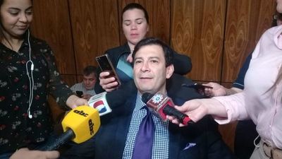Ovelar asegura que no confía en Friedmann pero está “sorprendido” de su gestión