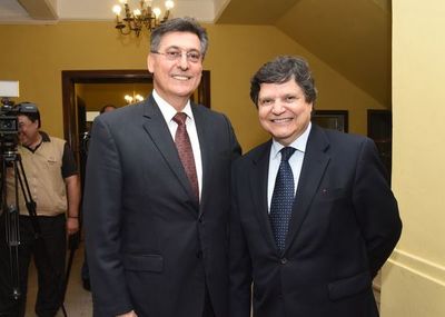 Acevedo nombra como asesor a excanciller investigado por coima